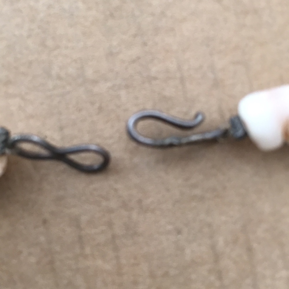 18 inchesVintage old Pooka Puka shell necklace - Picture 2 of 3